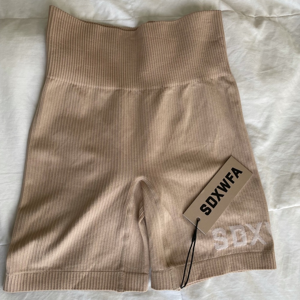 Sarah’s Day x White Fox Coffee Date Seamless Bike Shorts in Sand NWT size small